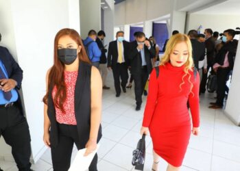 Diputadas suplentes de Jorge Rosales y Carlos Reyes abandonan el partido ARENA