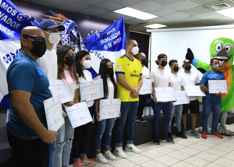 INDES premió a medallistas mundiales y panamericanos junior