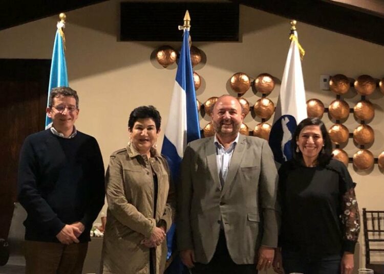 Economía firma hoja de ruta con Guatemala y Honduras en pro de la integración económica