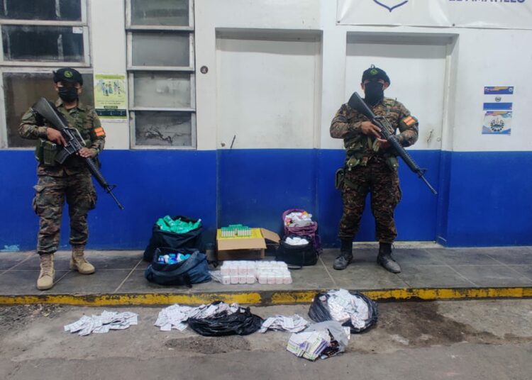 Sujetos abandonan mercadería valorada en $2,600 tras notar presencia de militares
