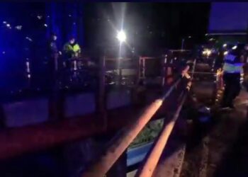 Policía muere en accidente de tránsito sobre paso desnivel Hermano Lejano de San Salvador