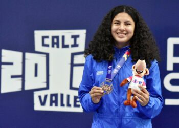 La karateca salvadoreña Andrea Ruiz obtiene medalla de bronce en Colombia