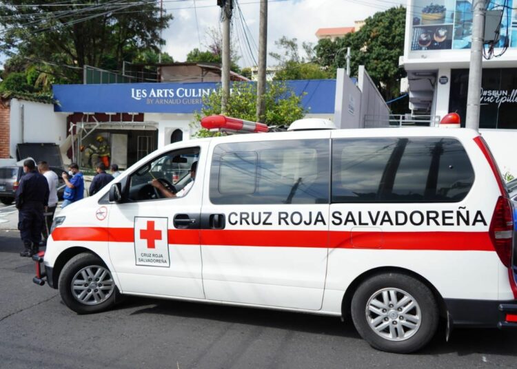 Incendio en escuela de arte culinaria de colonia Escalón deja a cuatro personas con quemaduras