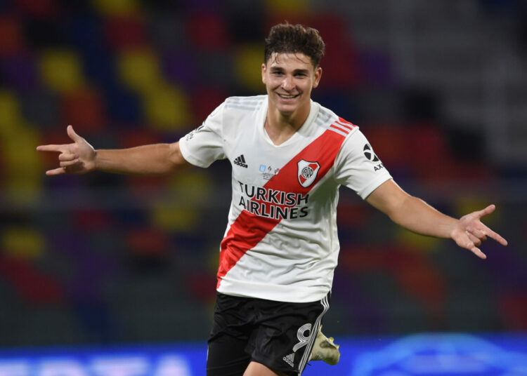 Julián Álvarez fue elegido como el mejor futbolista de América