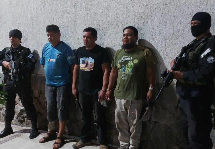 Envían a prisión a sujetos acusados de robar equipo tecnológico en centro escolar de Nejapa