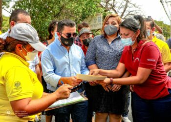 Obras Públicas entrega una obra de pavimentación en el cantón Amapalita, en La Unión