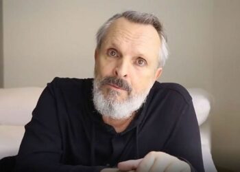 Miguel Bosé reafirmó su controversial postura antivacunas: “Hay que apagar las televisiones del mundo”