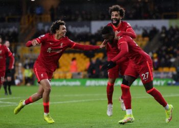 Un gol de Origi sobre el final le da el liderato al Liverpool