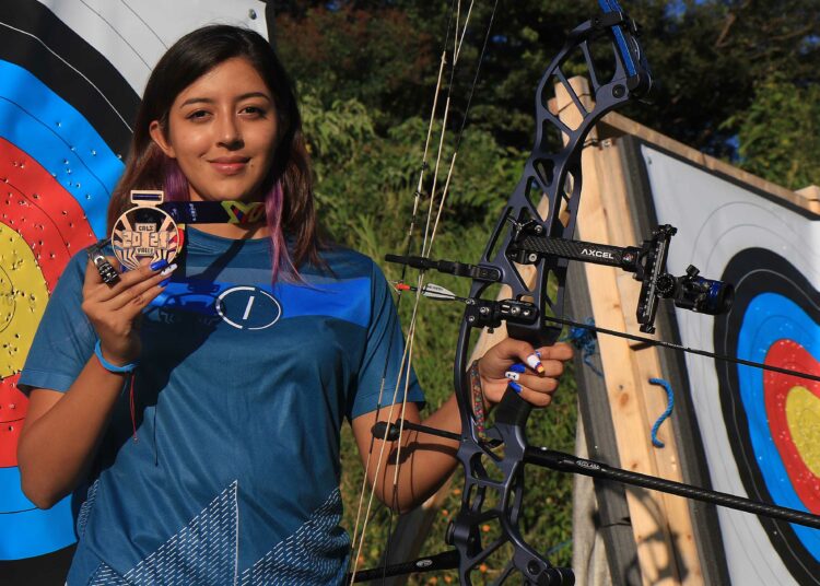 La arquera salvadoreña Paola Corado debuta en Juegos Panamericanos con dos medallas de bronce