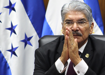 Comisión emite dictamen favorable para desaforar al diputado Norman Quijano