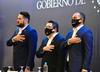 Un centenar de salvadoreños finalizan diplomado de educación financiera