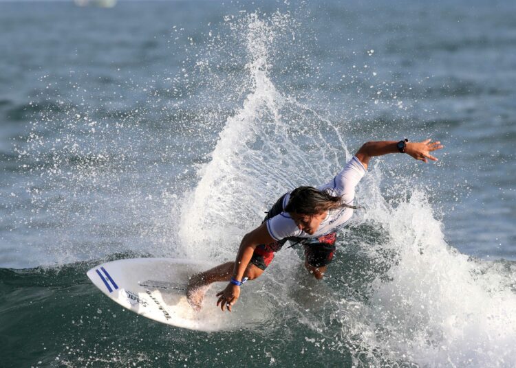 El surfista salvadoreño Porfirio Miranda llegó hasta la quinta ronda del City El Salvador ALAS 2021