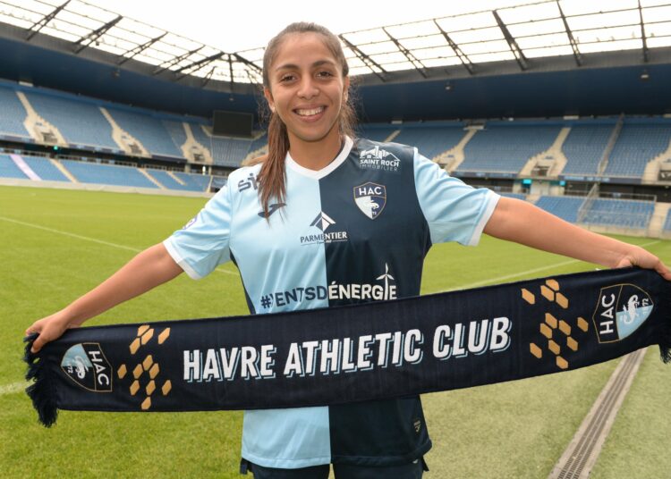 La futbolista salvadoreña Samaria Gómez festejó su primer gol con el Hayre Athletic de la liga francesa