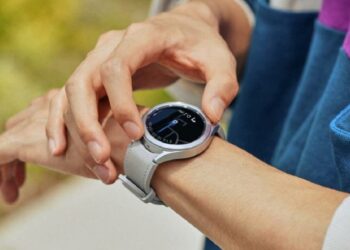 Samsung patenta reloj con pantalla plegable y cámara con flash