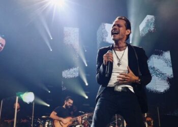 Revelan la verdad detrás del extraño movimiento de mandíbula del cantante Marc Anthony