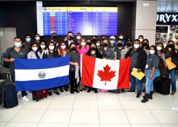 Viaja un nuevo contingente de salvadoreños rumbo a Canadá, como parte del Programa Migración Laboral