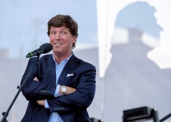 Un famoso presentador de EE.UU. sugiere que el covid-19 «feminiza» a las personas