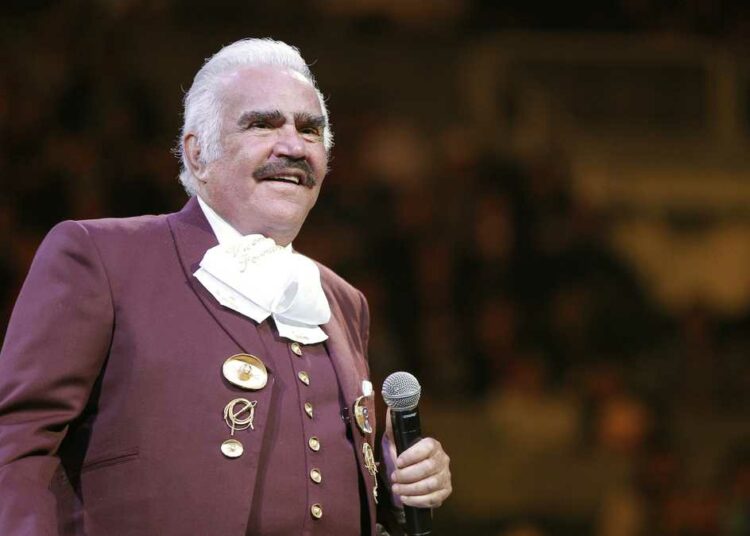 Vicente Fernández tuvo una recaída de salud y regresó a terapia intensiva