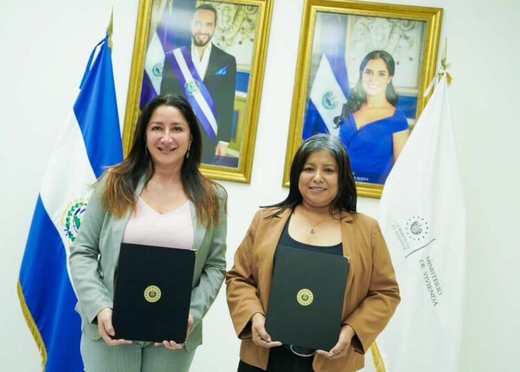 Ministerio de Vivienda firma convenio con alcaldía de El Triunfo, Usulután para beneficiar a 30 familias con entregas de hogares