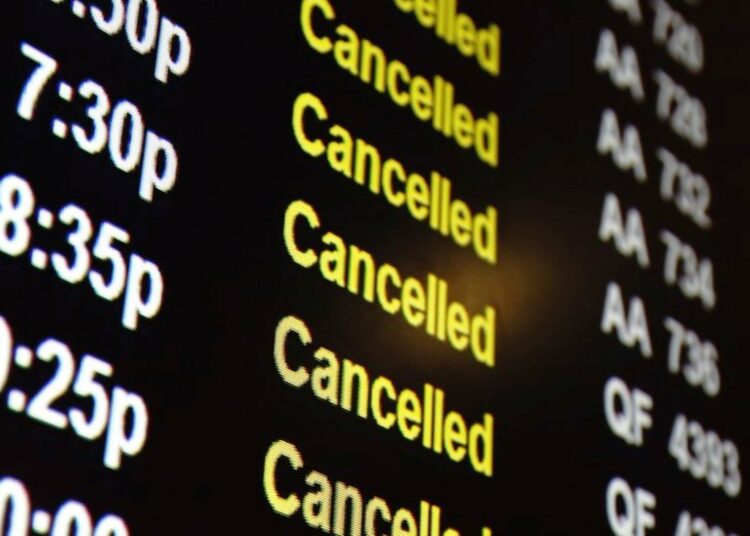 Ómicron provoca la cancelación de 5,000 vuelos en todo el mundo