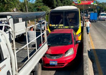 Se reporta triple accidente que deja una persona lesionada en carretera Troncal del Norte