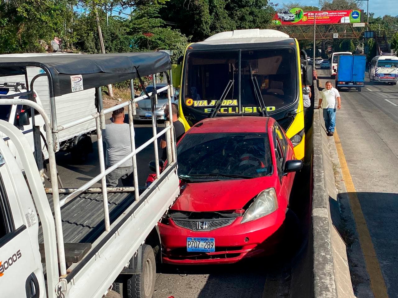 Se reporta triple accidente que deja una persona lesionada en