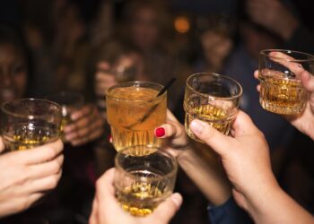 Revelan en qué país se emborrachó más la gente en 2021