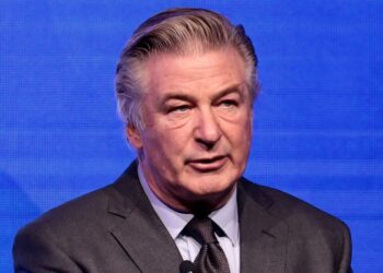 Alec Baldwin envía mensaje de Navidad tras tragedia en el set de «Rust»