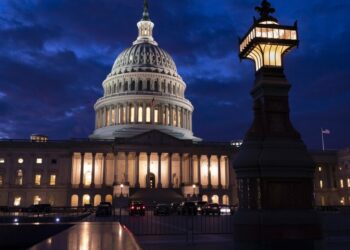 Congreso de EE.UU. evita cierre del Gobierno