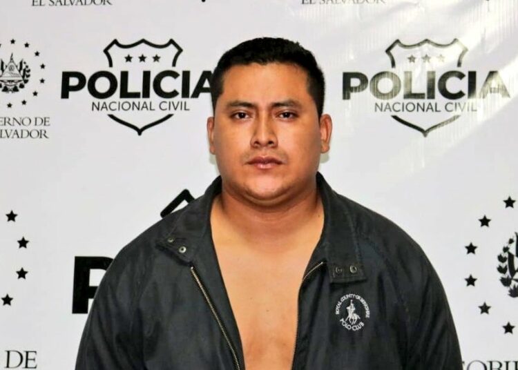 Capturan en flagrancia a pandillero que asesinó a una persona durante la noche