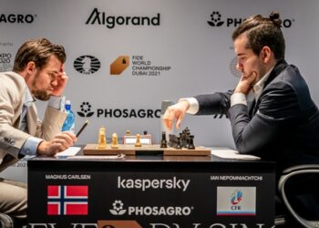 En el campeonato mundial de Ajedrez el ruso Niepómniashi se derrumba ante el noruego Magnus Carlsen