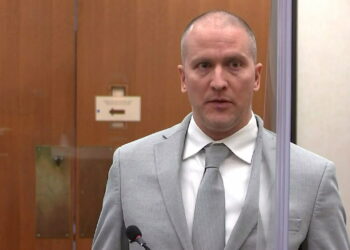 El policía Derek Chauvin se declaró culpable de violar los derechos civiles de George Floyd