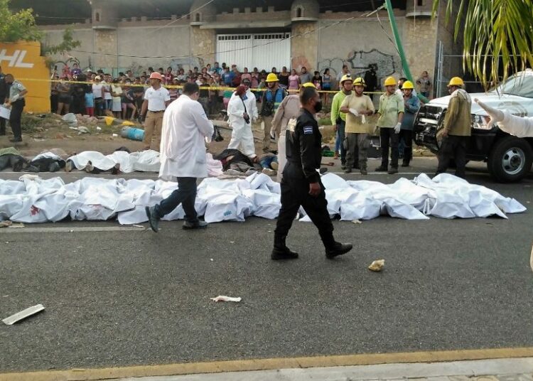 Sube a 55 la cifra de migrantes que perdieron la vida en trágico accidente en Chiapas, México