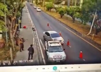 VIDEO | Capturan a sujeto que intentó escapar de un retén policial en Soyapango