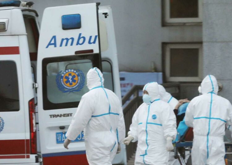 Crecen los contagios de COVID-19 en los Estados Unidos, pero las muertes comienzan a bajar