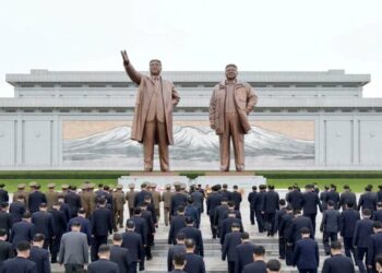 Kim Jong-un prohibió reír y tomar alcohol en Corea del Norte por el 10° aniversario de la muerte de su padre