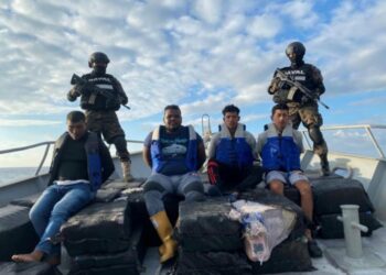 Incautan 4,156 kilos de droga valorados en $103.9 millones frente a las costas salvadoreñas