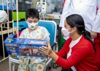 Primera Dama visita a niños ingresados en Hospital Benjamín Bloom