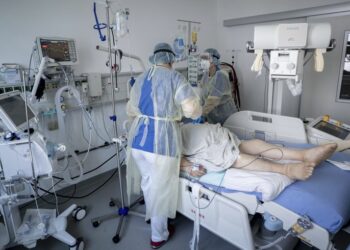 Francia rompe récord de contagios de Covid-19 en Europa, con más de 200.000 casos en un día