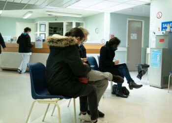 Francia confirmó el primer caso de coronavirus con la variante Ómicron en la región de París