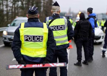 Atentado fallido en Francia. Una mujer intenta chocar a varios vehículos y luego grita «Ala es grande» en Marsella