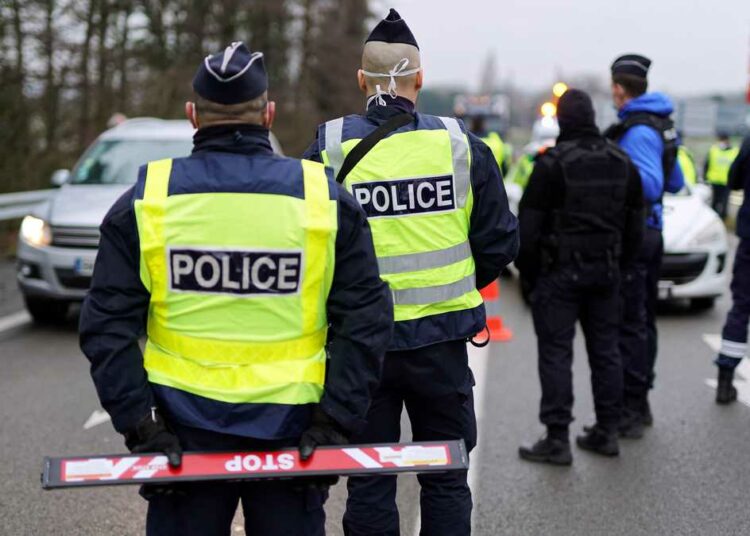 Atentado fallido en Francia. Una mujer intenta chocar a varios vehículos y luego grita «Ala es grande» en Marsella