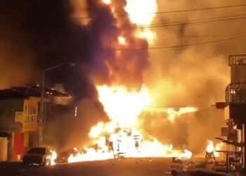 (VIDEO) Al menos 60 muertos en Haití por la explosión de un camión cisterna que transportaba combustible