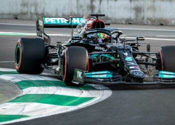 Lewis Hamilton lidera los entrenamientos con seis décimas de ventaja sobre Max Verstappen