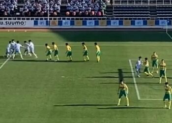 (VIDEO) El torbellino, la extraña jugada preparada que terminó en gol en el fútbol de Japón y revolucionó las redes sociales