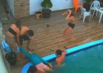 (VIDEO) En Brasil: Una joven casi muere ahogada al quedar su pelo atrapado en el filtro de una piscina