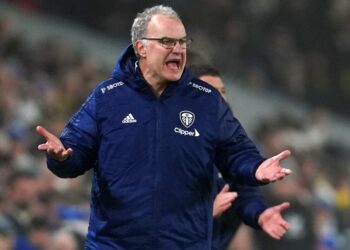 Marcelo Bielsa catalogó su tarea en el Leeds como “negativa” y se animó a unas palabras en inglés