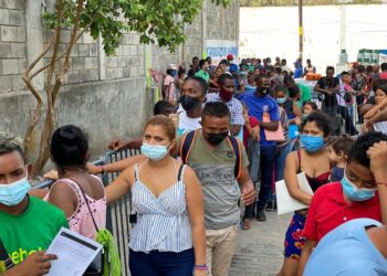 Tras un acuerdo entre EE. UU. y México, se reanuda un programa migratorio de la era Trump