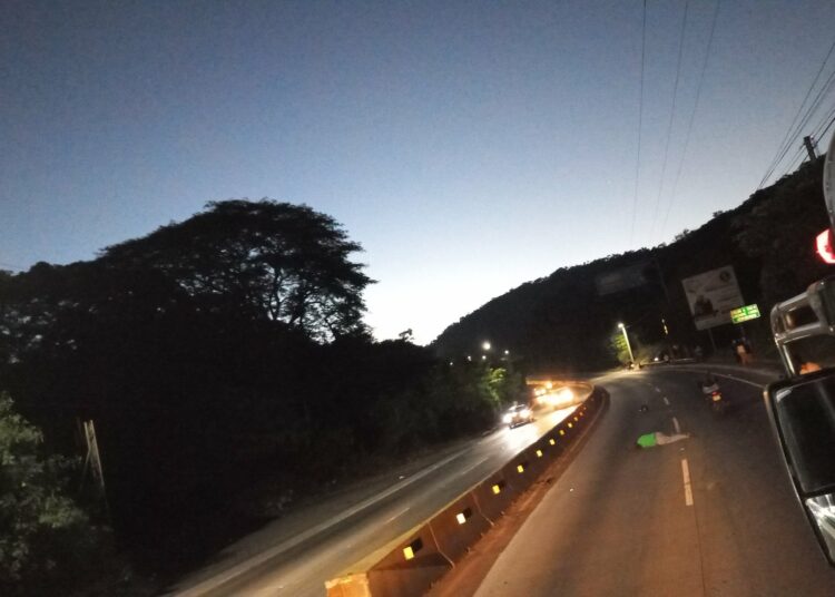 Un motociclista fallece al chocar contra un camión en carretera a Los Chorros