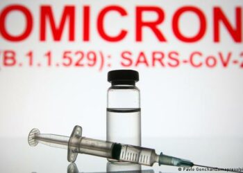 La variante Ómicron circulará pronto por todo el continente americano, advirtió la OPS